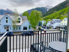 Walk to Everything, Views to the Waterfalls Sleeps 8 Telluride